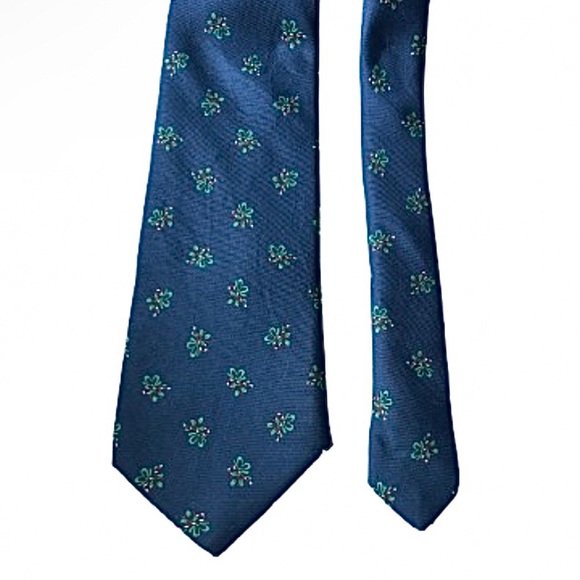 LANDS END Silk Christmas Tie Candy Canes with Green Ribbons on Navy 59”L x 3.5”W - Picture 2 of 5